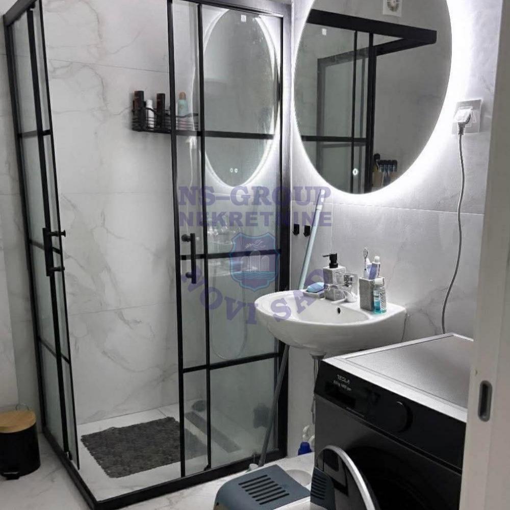 Slika 3 - Dvosoban, 44m2, Avijatičarsko naselje Novi Sad, sa terasom, ima lift