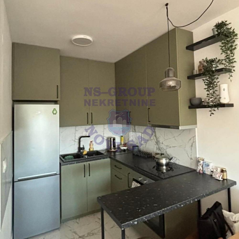 Slika 1 - Dvosoban, 44m2, Avijatičarsko naselje Novi Sad, sa terasom, ima lift