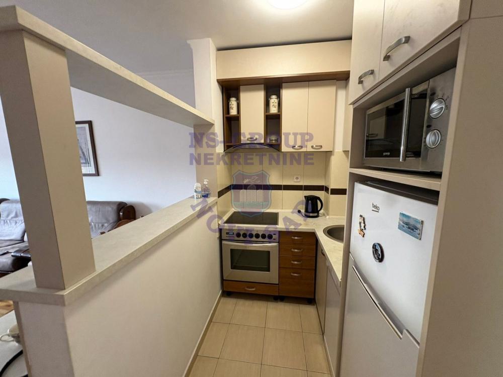 Slika 2 - Odlican dvosoban stan na Bulevaru!