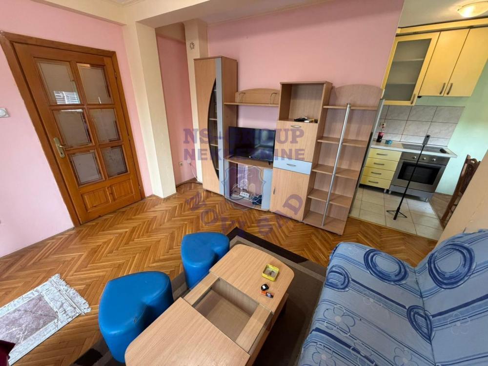 Glavna slika -Fenomenalan trosoban stan na Novoj Detelinari