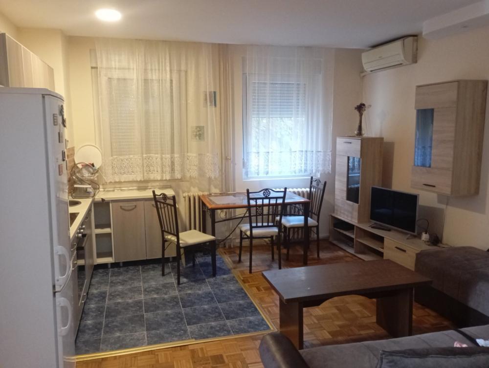 Glavna slika -Porodični Stan na Satelitu