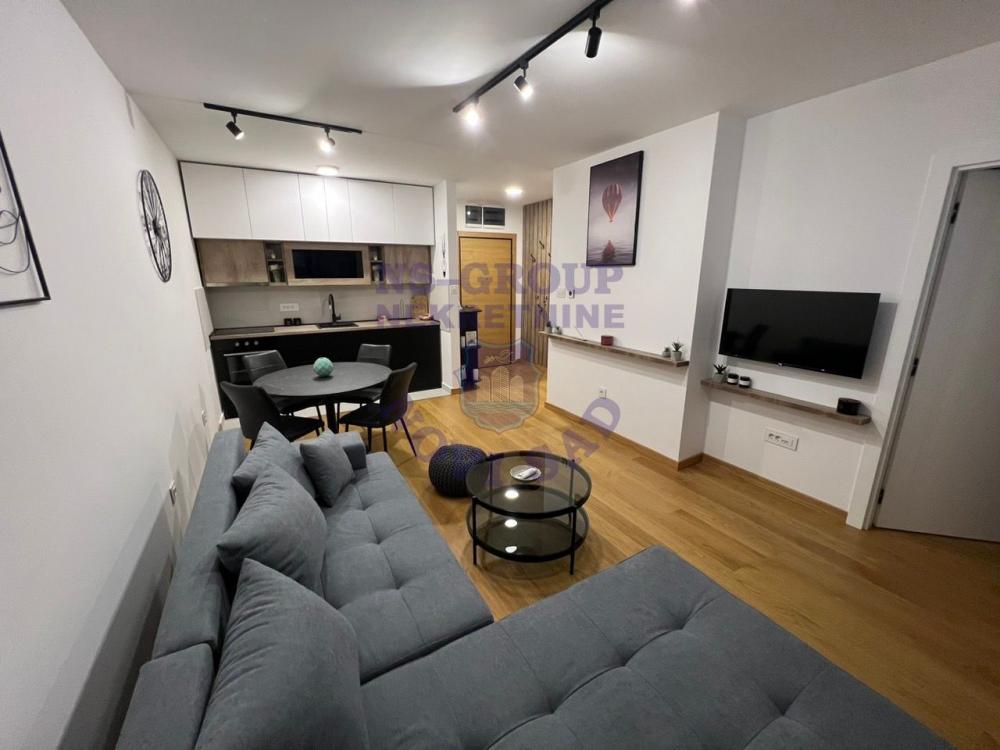 Slika 2 - Odlican dvosoban stan na Zeleznickoj stanici!