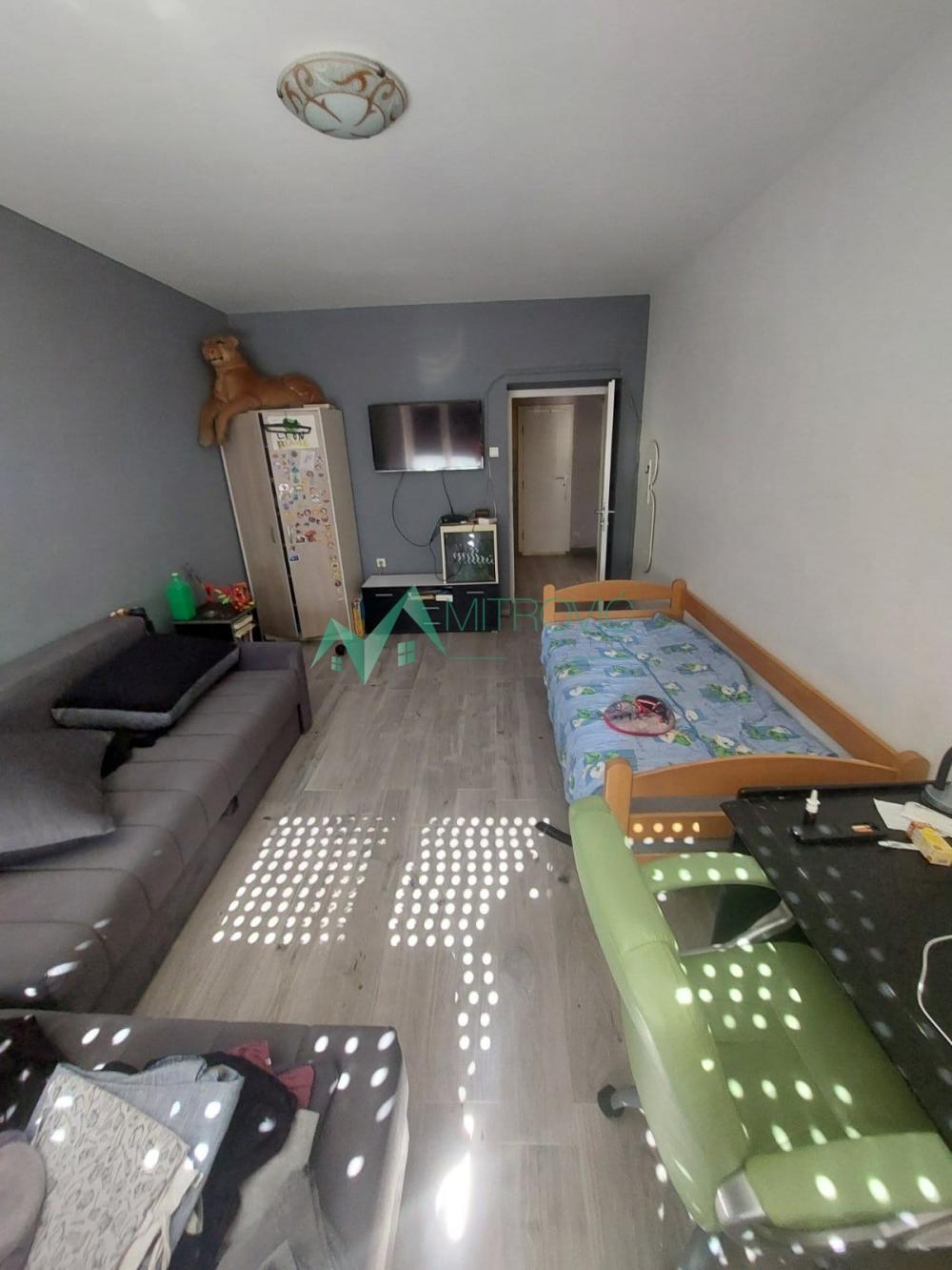 Glavna slika -Komforan trosoban stan sa dve terase po odličnoj ceni!