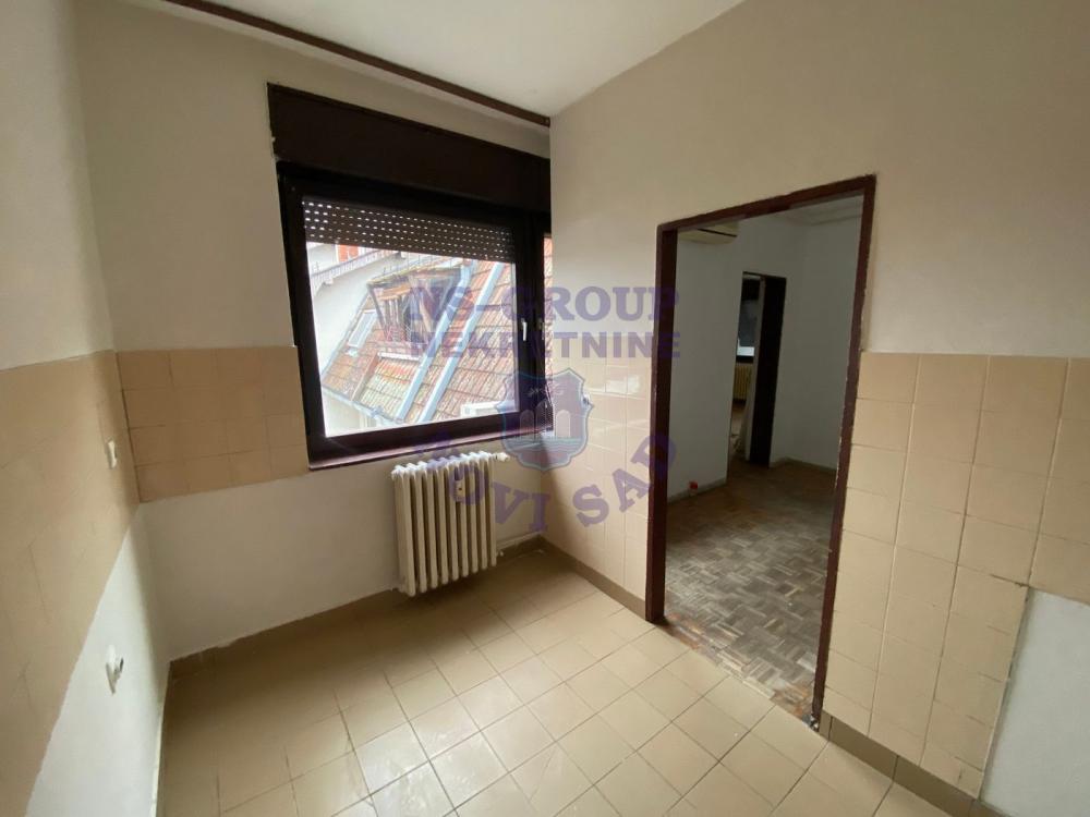 Slika 2 - Dvosoban stan na odlicnoj lokaciji