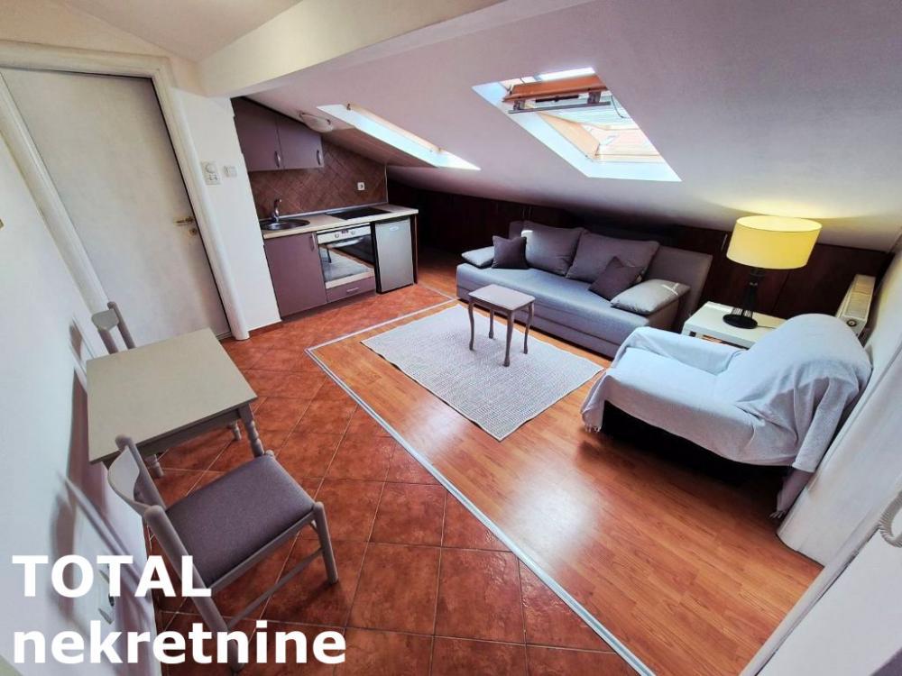 Glavna slika -Stan,NOVI SAD,BULEVAR,kv: 24.00, € 72000, ID: 1102440