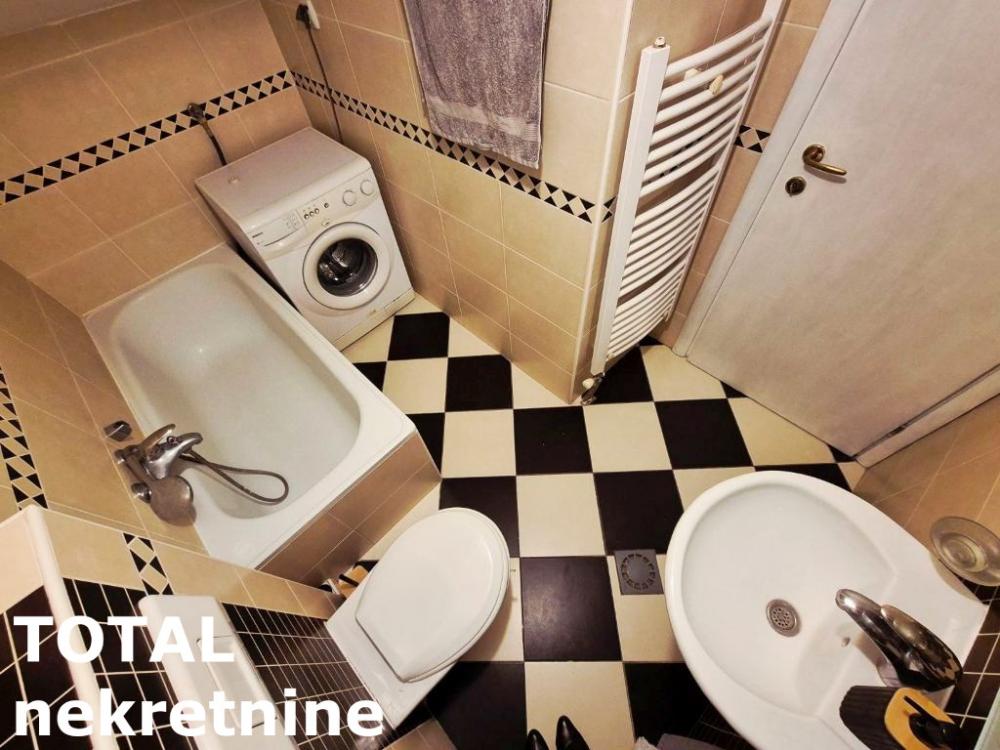 Slika 5 - Stan,NOVI SAD,BULEVAR,kv: 24.00, € 72000, ID: 1102440