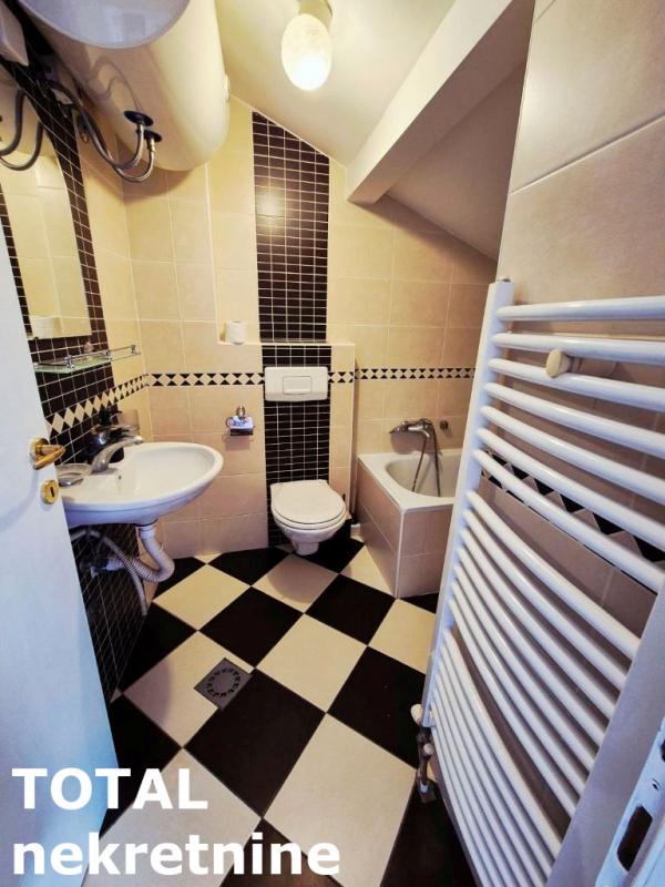 Slika 4 - Stan,NOVI SAD,BULEVAR,kv: 24.00, € 72000, ID: 1102440