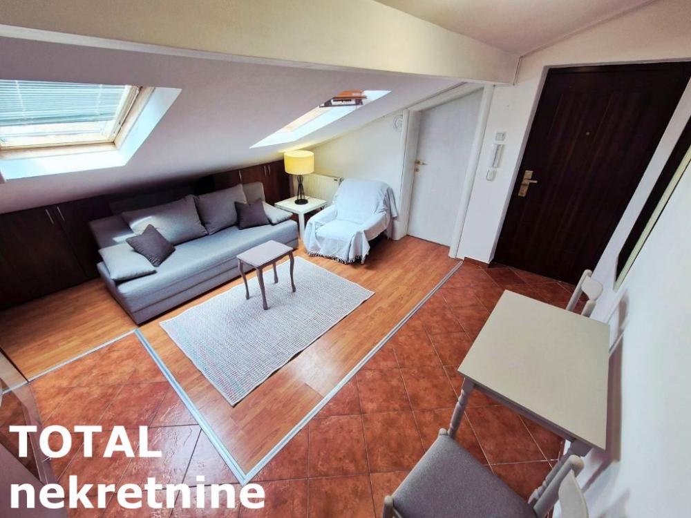 Slika 2 - Stan,NOVI SAD,BULEVAR,kv: 24.00, € 72000, ID: 1102440