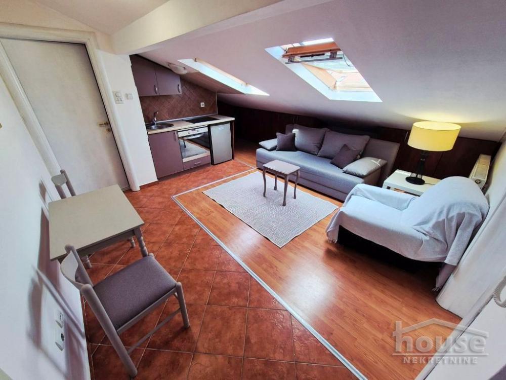 Glavna slika -Stan,NOVI SAD,BULEVAR,kv: 24.00, € 72000, ID: 1065592