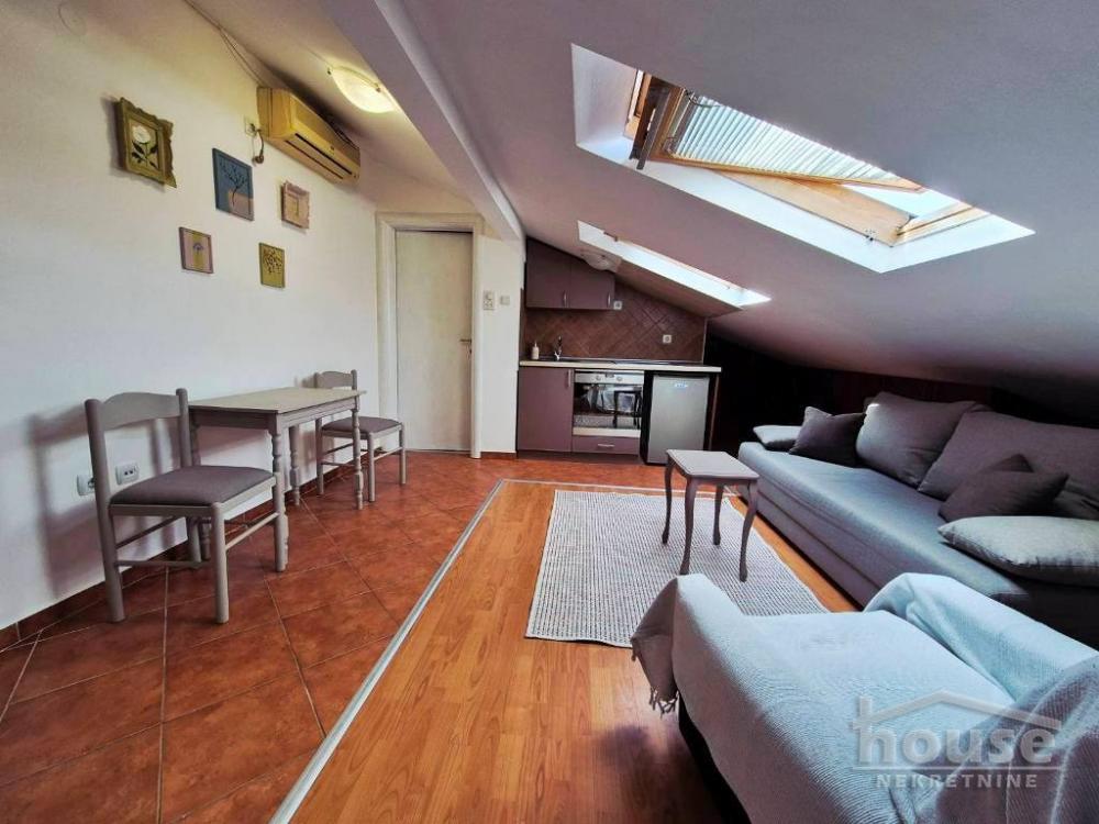 Slika 4 - Stan,NOVI SAD,BULEVAR,kv: 24.00, € 72000, ID: 1065592