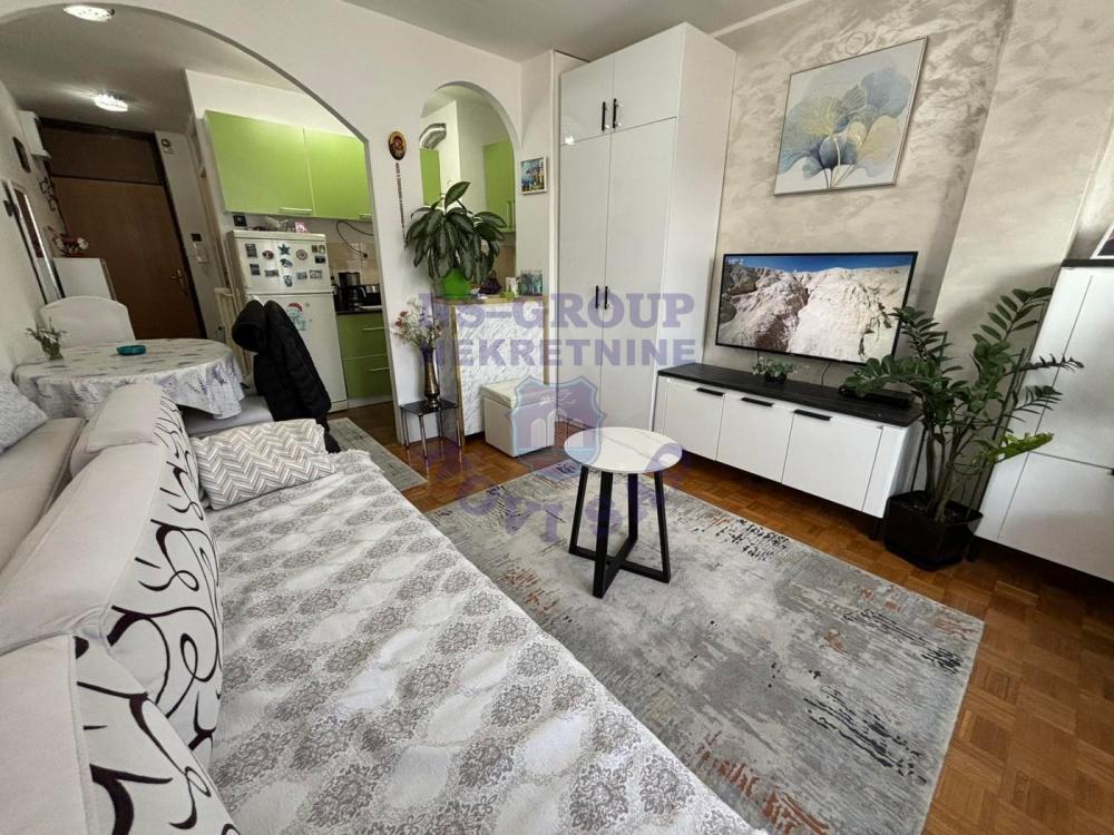 Glavna slika -Odlican stan na Novom Naselju