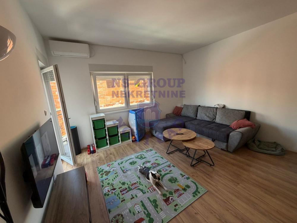 Glavna slika -Troiposoban stan na Adicama