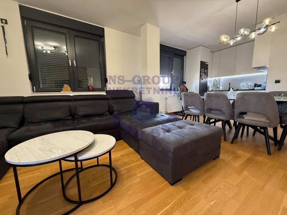 Glavna slika -Troiposoban stan na Somborskom bulevaru!