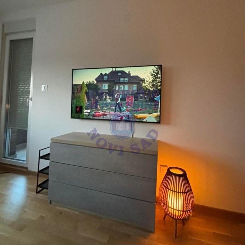 Slika 5 - Dvosoban, 44m2, Avijatičarsko naselje Novi Sad, sa terasom, ima lift