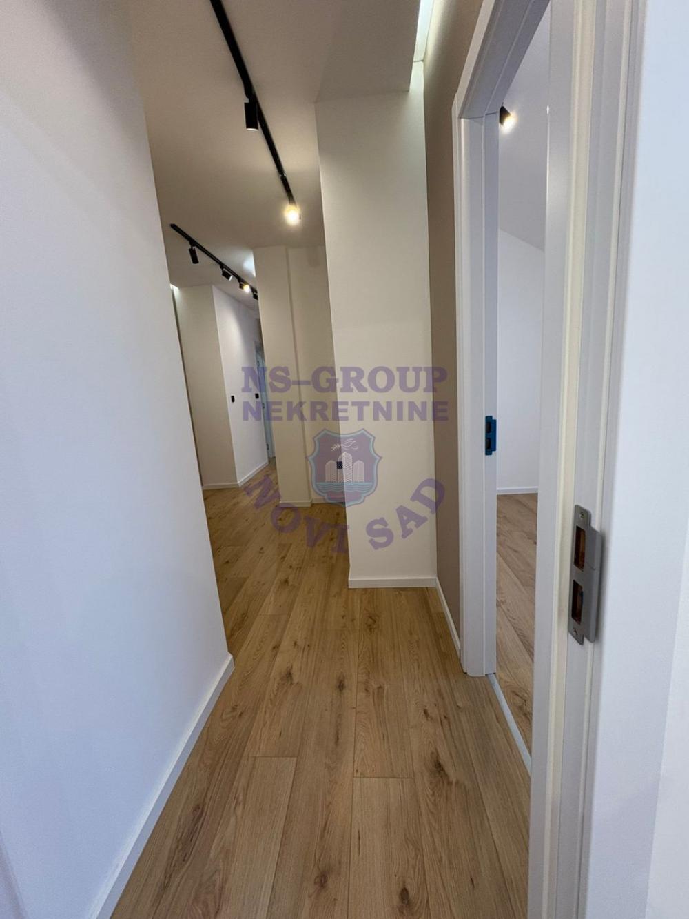 Slika 2 - Dvoiposoban, 58m2, Bulevar oslobođenja Novi Sad, sa terasom, ima lift