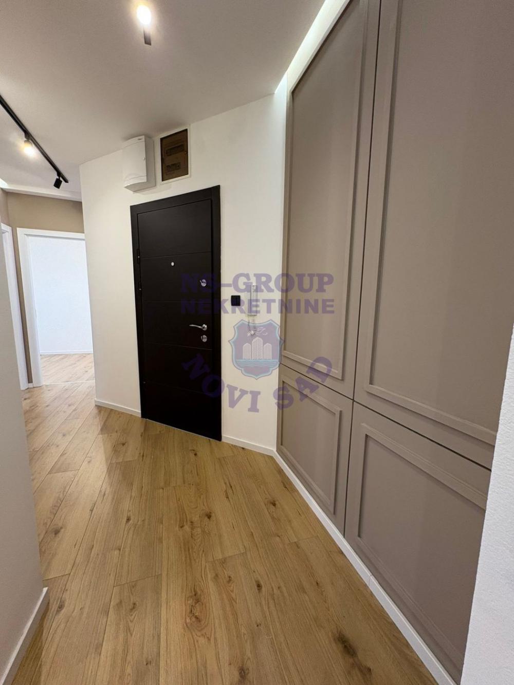 Slika 3 - Dvoiposoban, 58m2, Bulevar oslobođenja Novi Sad, sa terasom, ima lift