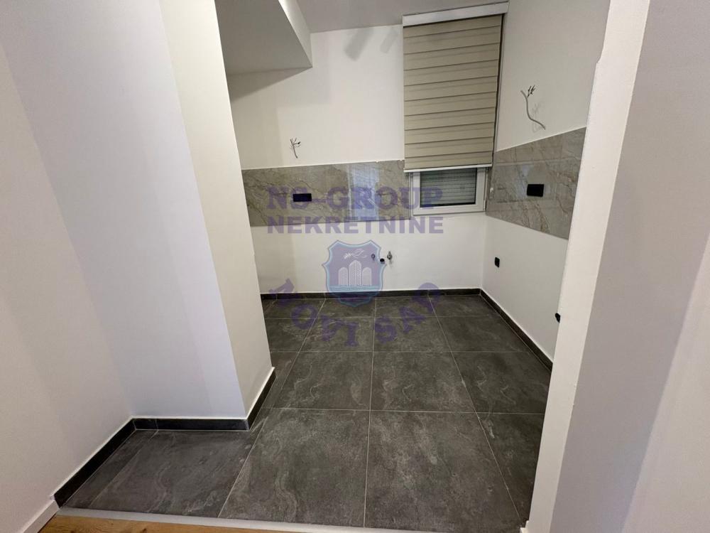 Slika 10 - Dvoiposoban, 58m2, Bulevar oslobođenja Novi Sad, sa terasom, ima lift