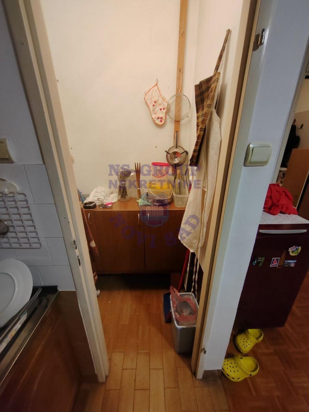 Slika 5 - Dvosoban, 65m2, Novo naselje Novi Sad, sa terasom, ima lift