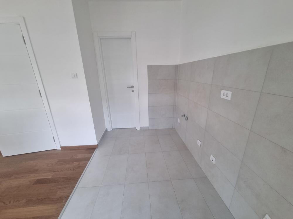 Slika 3 - Dvosoban, 48m2, Bulevar patrijarha Pavla (Somborski bulevar) Novi Sad, sa terasom, sa parkingom