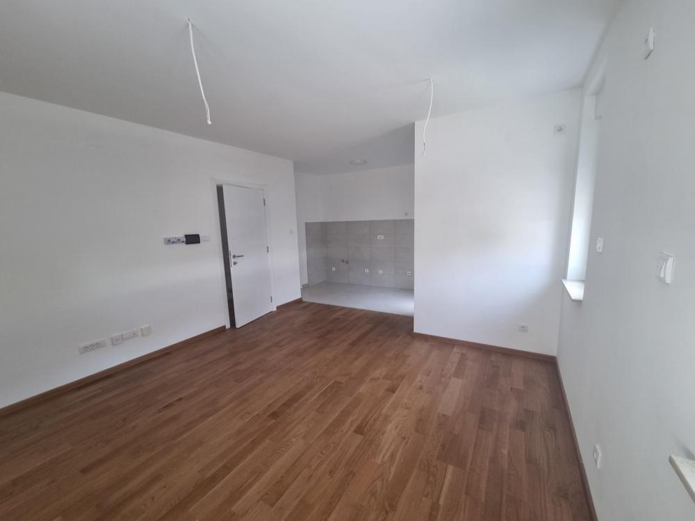 Slika 2 - Dvosoban, 48m2, Bulevar patrijarha Pavla (Somborski bulevar) Novi Sad, sa terasom, sa parkingom