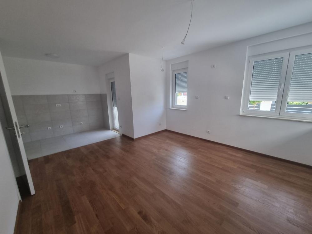 Slika 1 - Dvosoban, 48m2, Bulevar patrijarha Pavla (Somborski bulevar) Novi Sad, sa terasom, sa parkingom