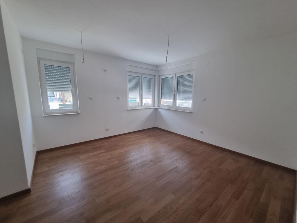 Glavna slika -Dvosoban, 48m2, Bulevar patrijarha Pavla (Somborski bulevar) Novi Sad, sa terasom, sa parkingom