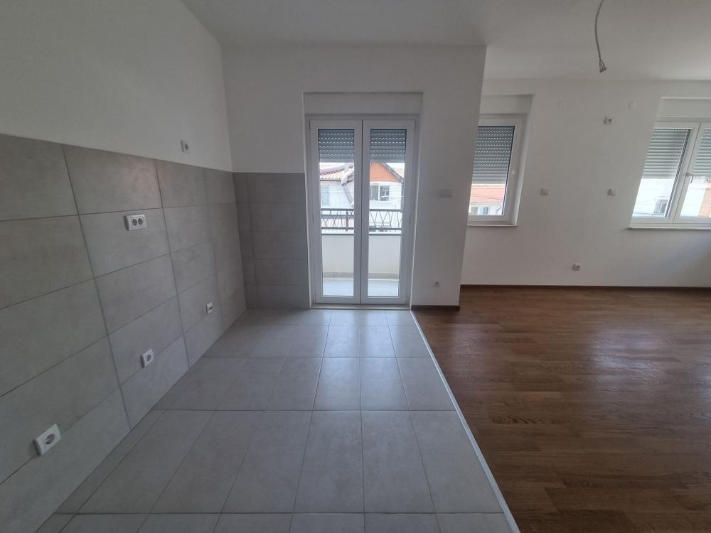 Slika 1 - Dvosoban, 50m2, Bulevar patrijarha Pavla (Somborski bulevar) Novi Sad
