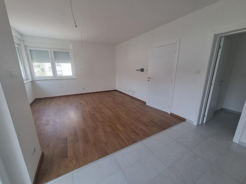 Glavna slika -Dvosoban, 50m2, Bulevar patrijarha Pavla (Somborski bulevar) Novi Sad