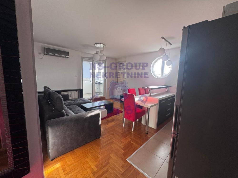 Slika 2 - Trosoban stan na Salajci!