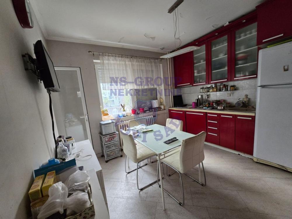 Slika 4 - Dvosoban, 60m2, Spens Novi Sad Novi Sad, sa terasom, ima lift