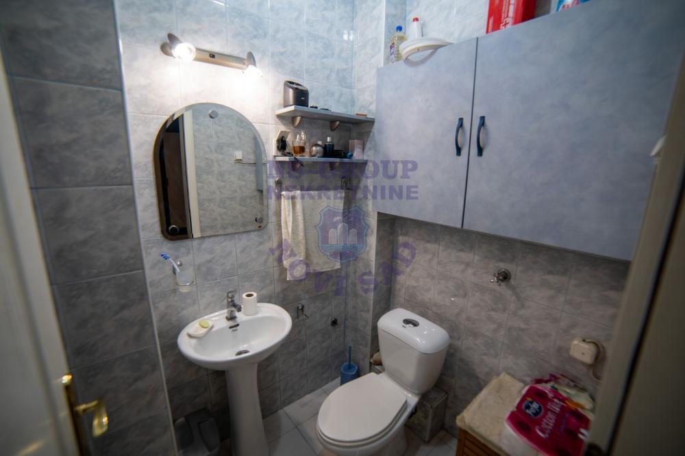 Slika 4 - Trosoban stan na Bulevaru Evrope!