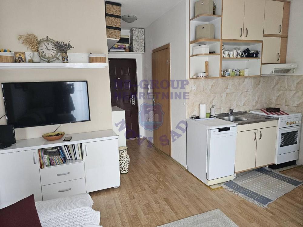 Slika 3 - Jednoiposoban, 31m2, Bulevar patrijarha Pavla (Somborski bulevar) Novi Sad, sa terasom