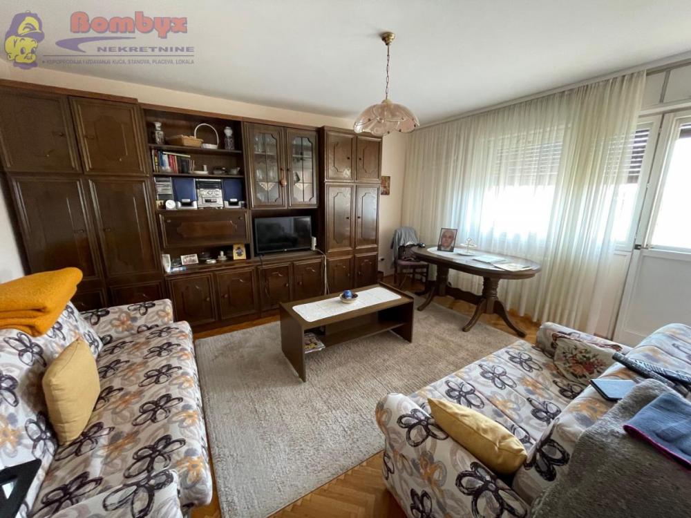 Slika 2 - Trosoban stan 71 na Keju pogled na Dunav PRODAJE SE