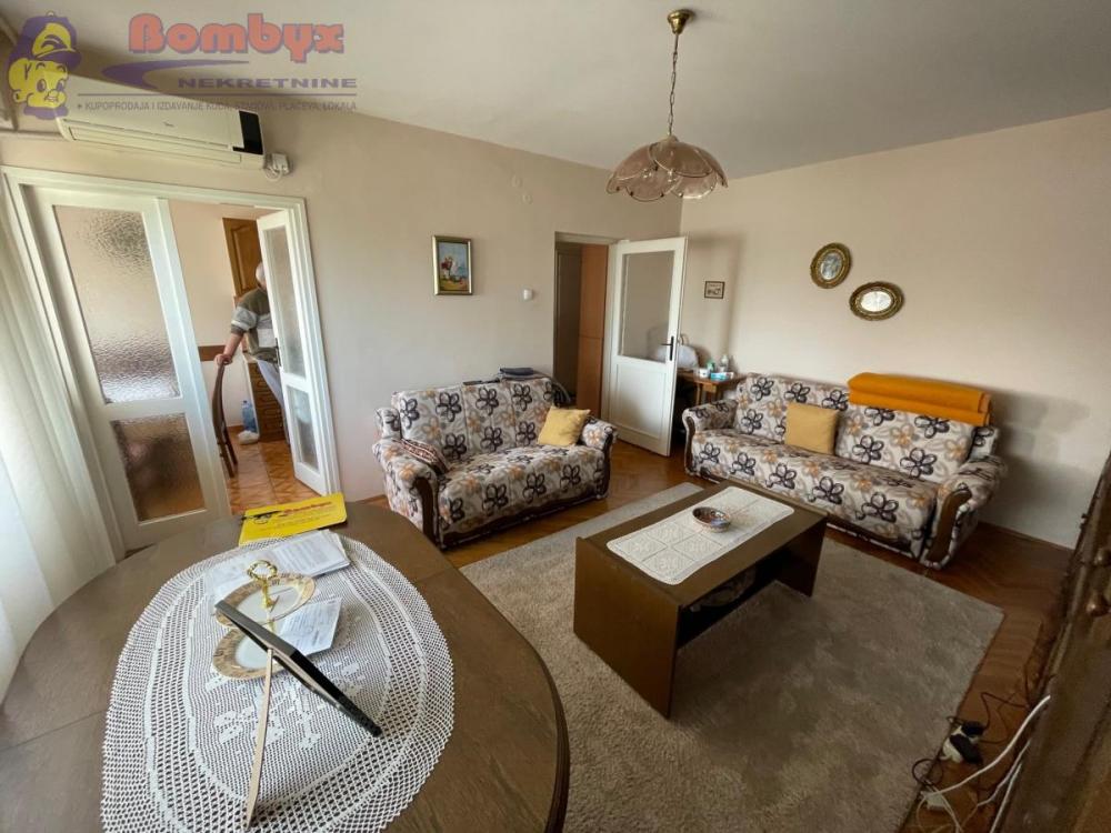 Slika 4 - Trosoban stan 71 na Keju pogled na Dunav PRODAJE SE