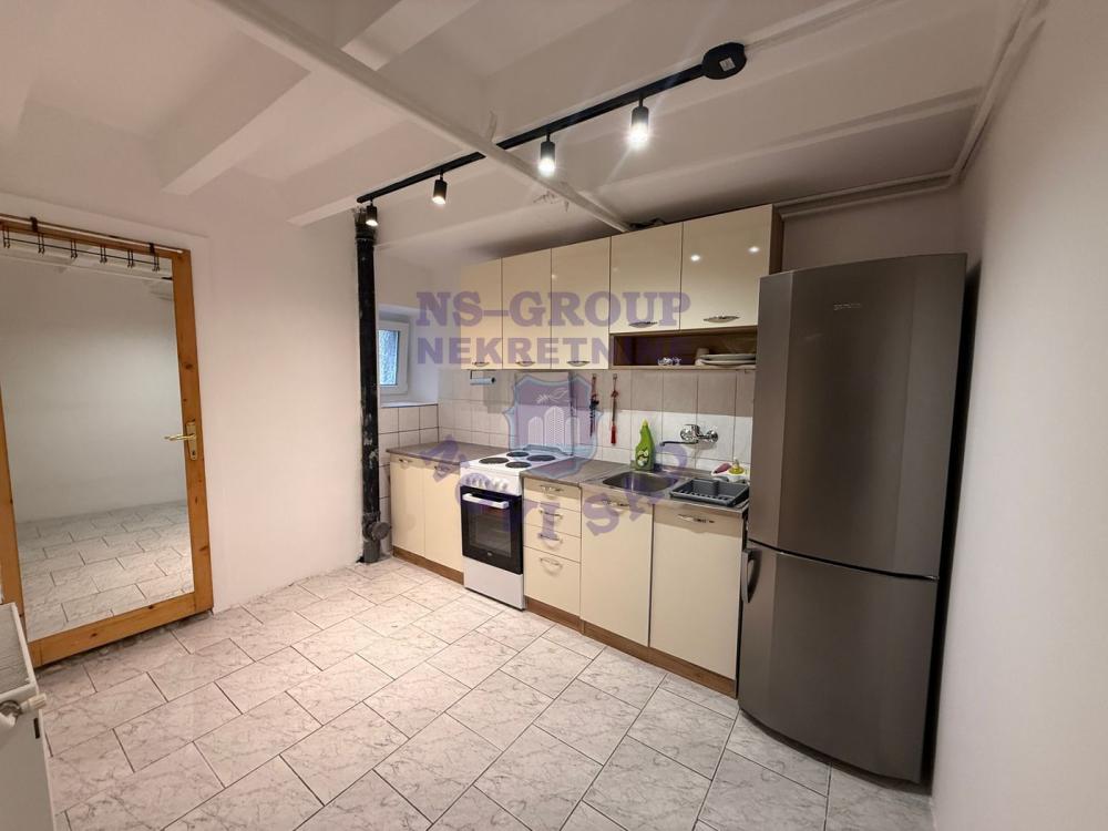 Slika 2 - Renoviran dvoiposoban stan na Keju!