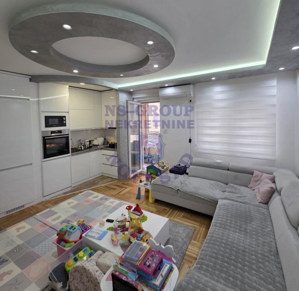 Glavna slika -Trosoban, 58m2, Telep Novi Sad, sa terasom, ima lift