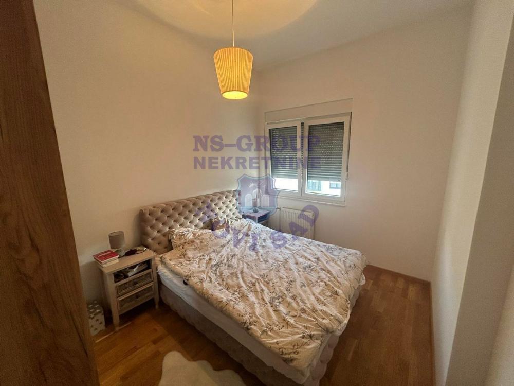 Slika 3 - Dvoiposoban, 56m2, Adamovićevo naselje Novi Sad, sa terasom, ima lift