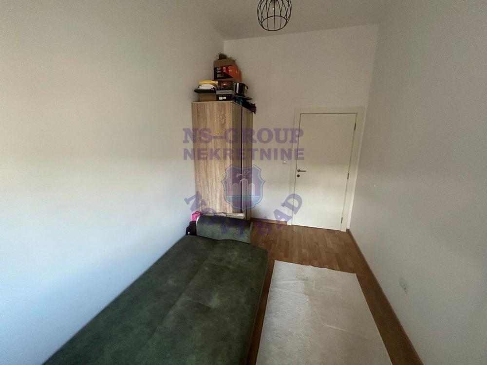 Slika 5 - Dvoiposoban, 56m2, Adamovićevo naselje Novi Sad, sa terasom, ima lift