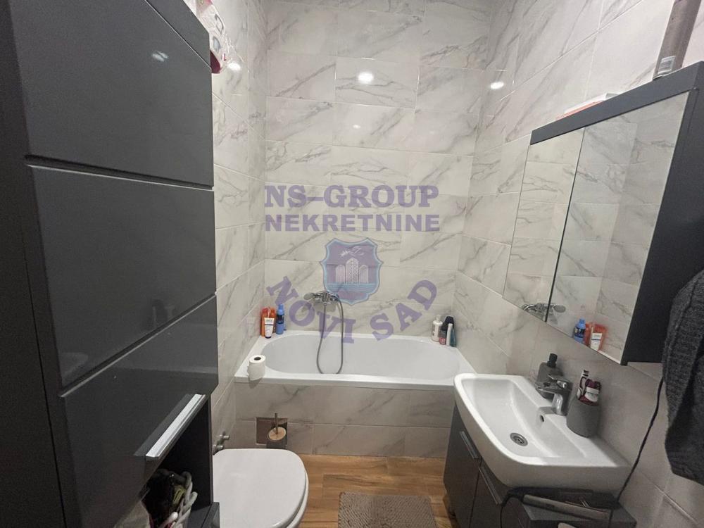 Slika 7 - Dvoiposoban, 56m2, Adamovićevo naselje Novi Sad, sa terasom, ima lift