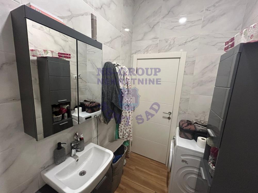 Slika 8 - Dvoiposoban, 56m2, Adamovićevo naselje Novi Sad, sa terasom, ima lift