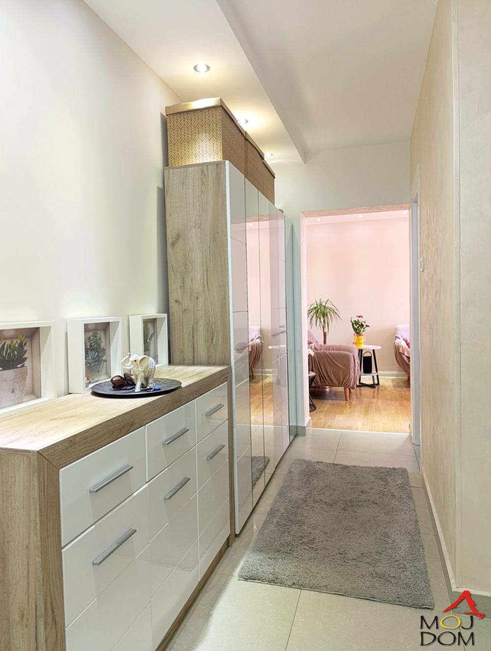 Slika 9 - Stan,NOVI SAD,DETELINARA,kv: 60, € 159650, ID: 1032012