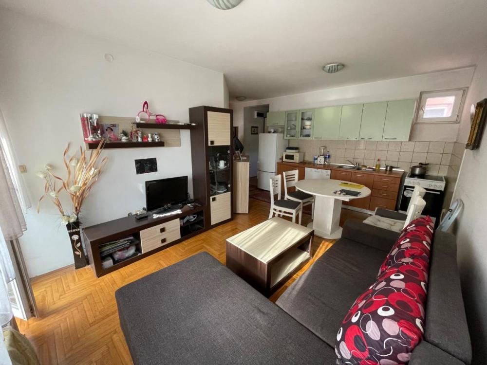 Glavna slika -Troiposoban stan 81m Petrovaradin