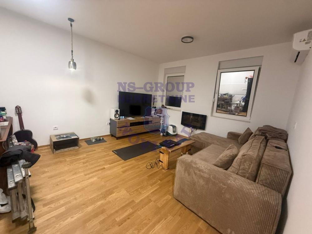 Glavna slika -Odličan jednoiposoban stan na Petrovaradinu