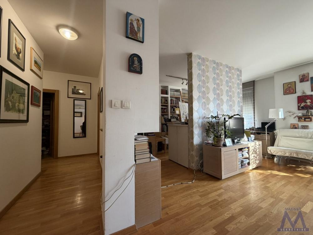 Slika 6 - Stan,NOVI SAD,CENTAR,kv: 100, € 309000, ID: 1019324