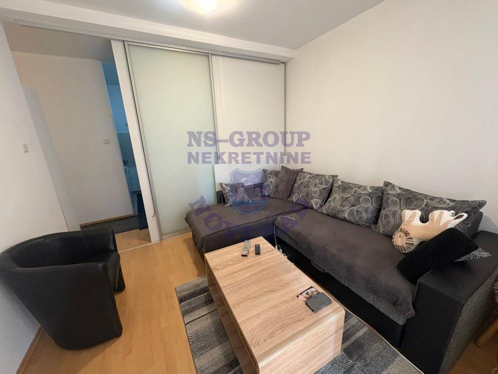 Glavna slika -Garsonjera na Bulevaru Patrijarha Pavla 