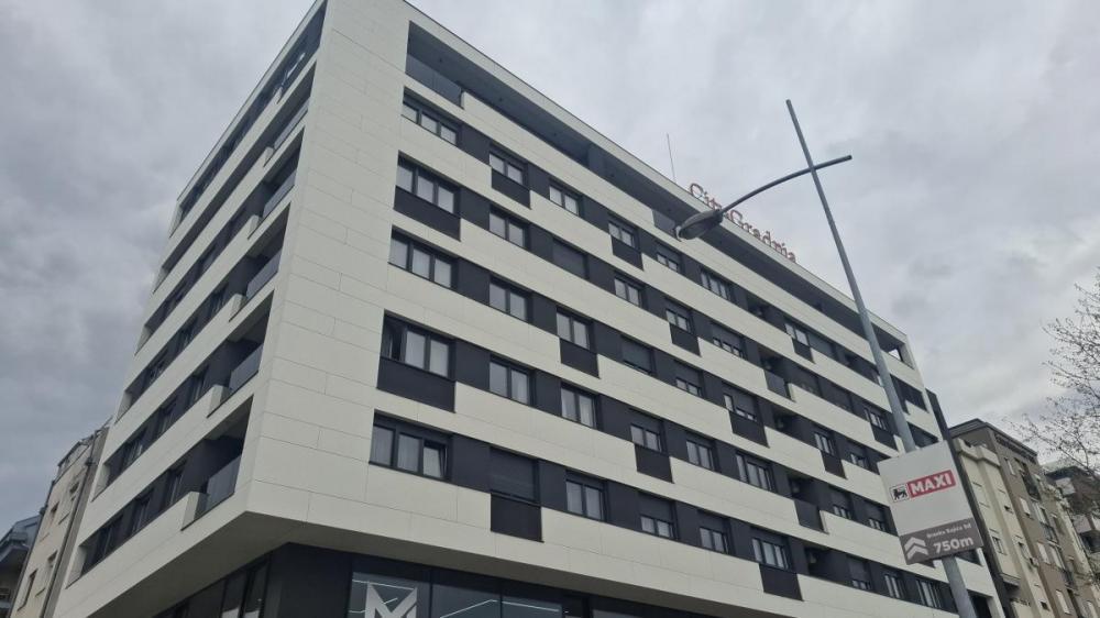 Glavna slika -Četvorosoban LUX stan 80m Bulevar evrope