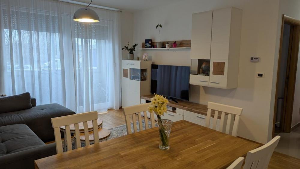 Slika 2 - Dvoiposoban stan, Sajam kompleks