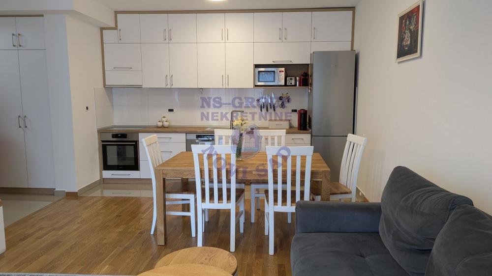 Slika 3 - Odličan trosoban stan u fenomenalnoj zgradi u Novom Sadu!