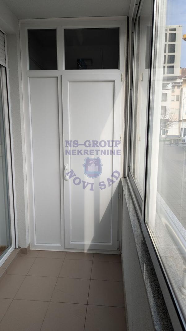 Slika 10 - Odličan trosoban stan u fenomenalnoj zgradi u Novom Sadu!