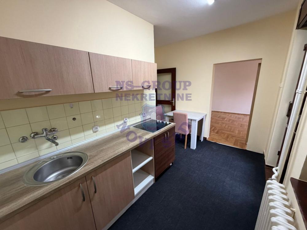 Slika 4 - Prodaja stana, 40m2, Nova Detelinara Novi Sad, sa terasom, ima lift